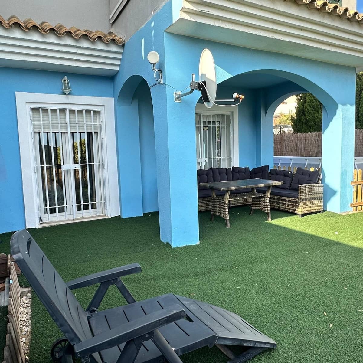 3 bedroom Apartment for sale in La Linea de la Concepcion - € 318,000 (Ref: 9911058)