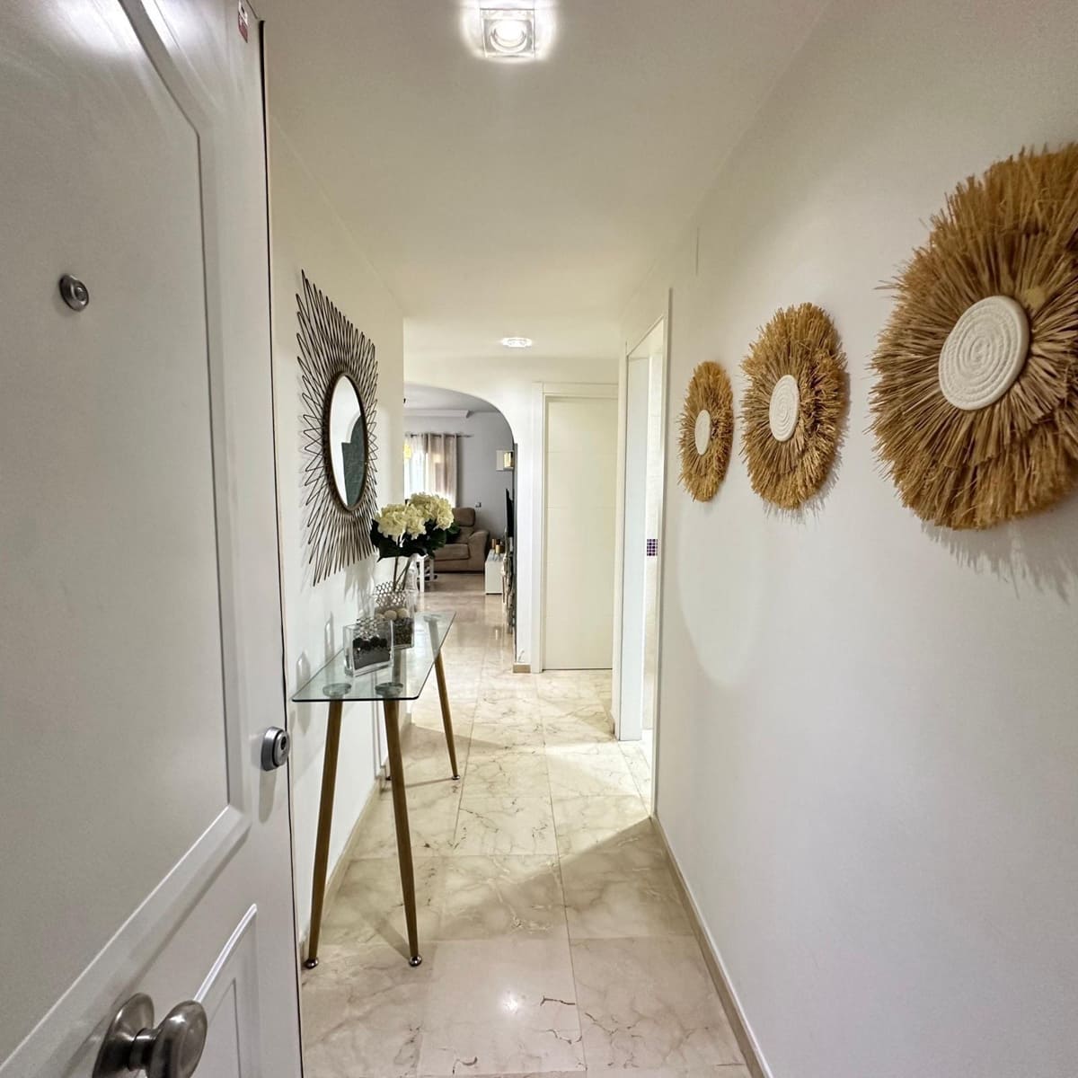 3 bedroom Apartment for sale in La Linea de la Concepcion - € 318,000 (Ref: 9911058)