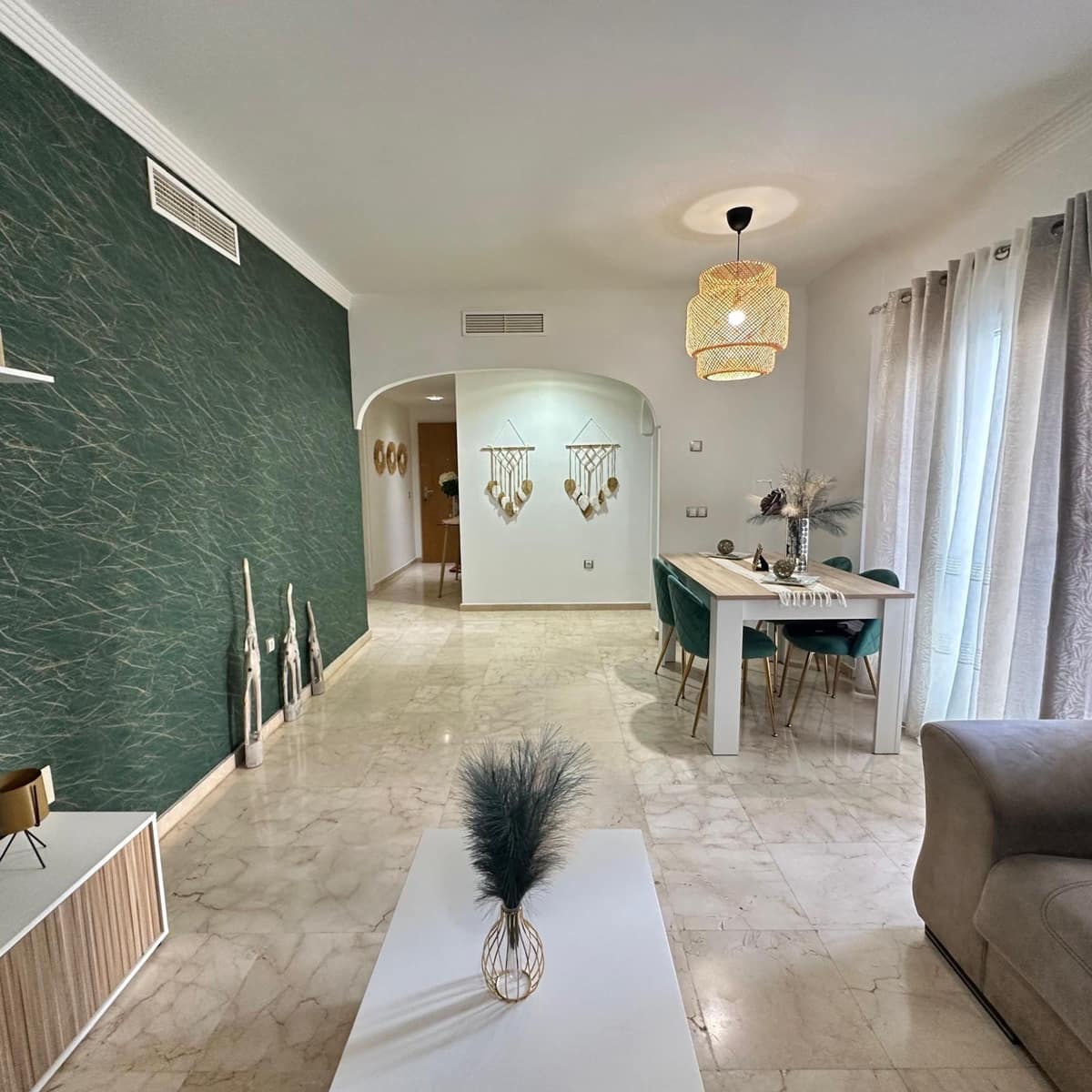 3 bedroom Apartment for sale in La Linea de la Concepcion - € 318,000 (Ref: 9911058)