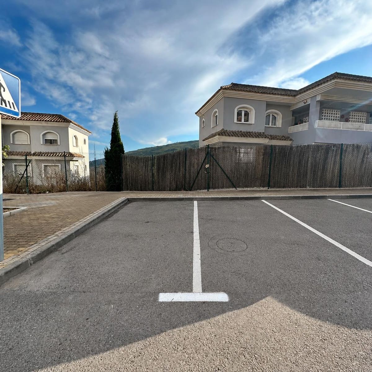 3 bedroom Apartment for sale in La Linea de la Concepcion - € 318,000 (Ref: 9911058)