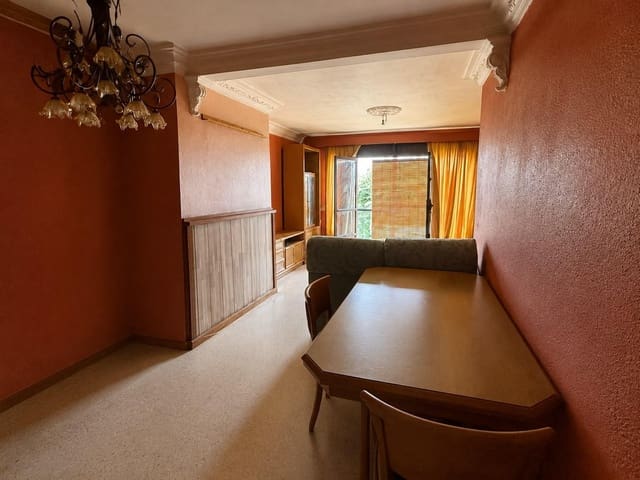 4 slaapkamer Flat te koop in La Línea de la Concepción - € 195.000 (Ref: 9920426)