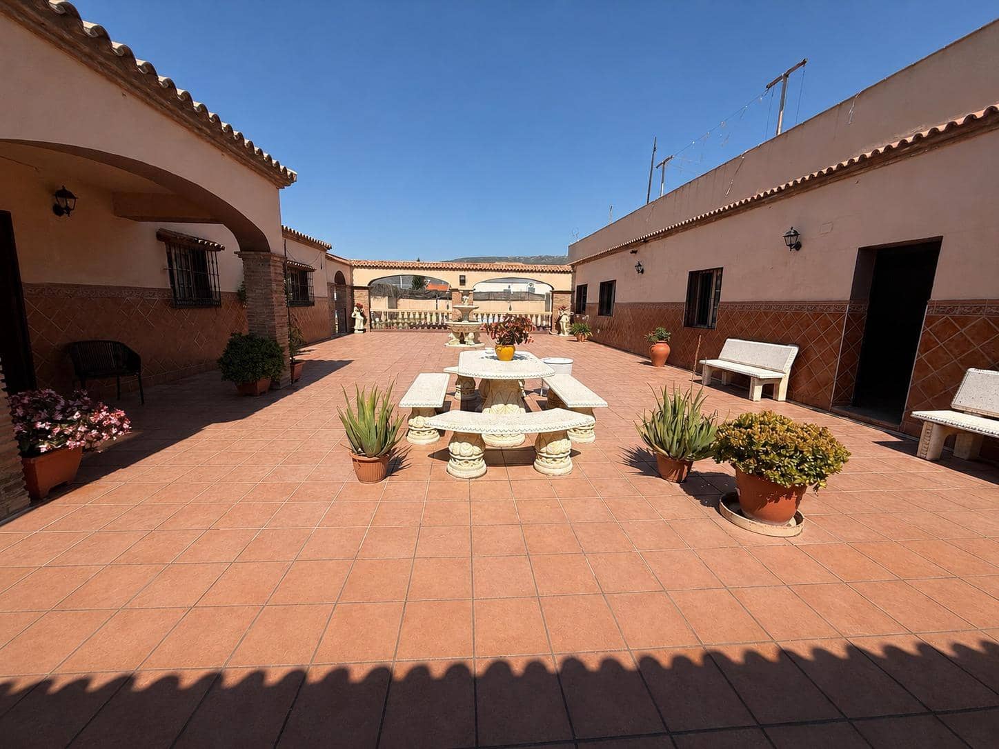 3 slaapkamer Villa te koop in La Linea de la Concepcion met zwembad garage - € 565.000 (Ref: 9939971)