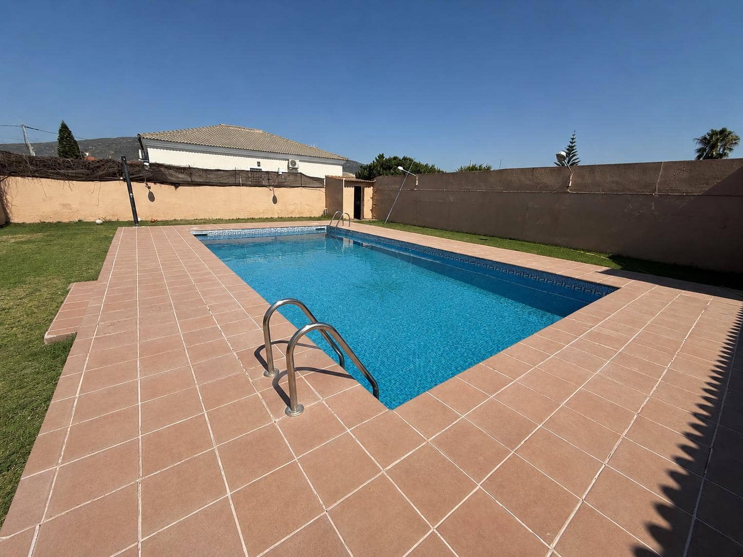 3 slaapkamer Villa te koop in La Linea de la Concepcion met zwembad garage - € 565.000 (Ref: 9939971)