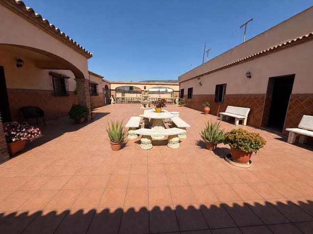 3 sovrum Villa till salu i La Línea de la Concepción med pool garage - 565 000 € (Ref: 9939971)