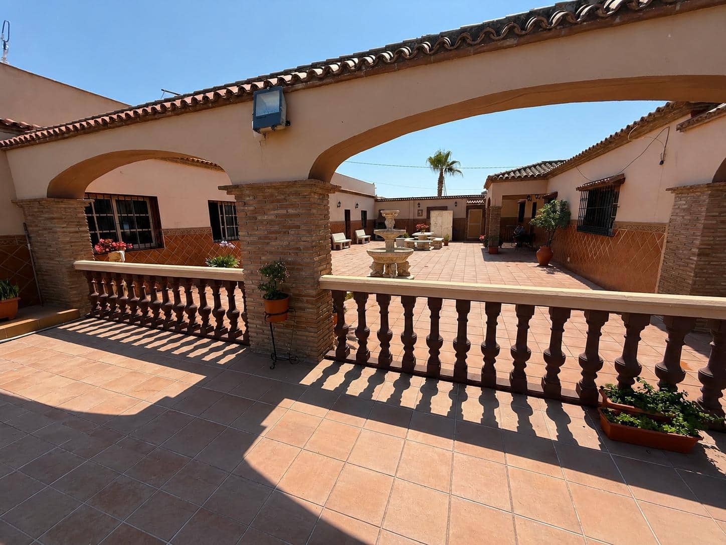 3 slaapkamer Villa te koop in La Linea de la Concepcion met zwembad garage - € 565.000 (Ref: 9939971)