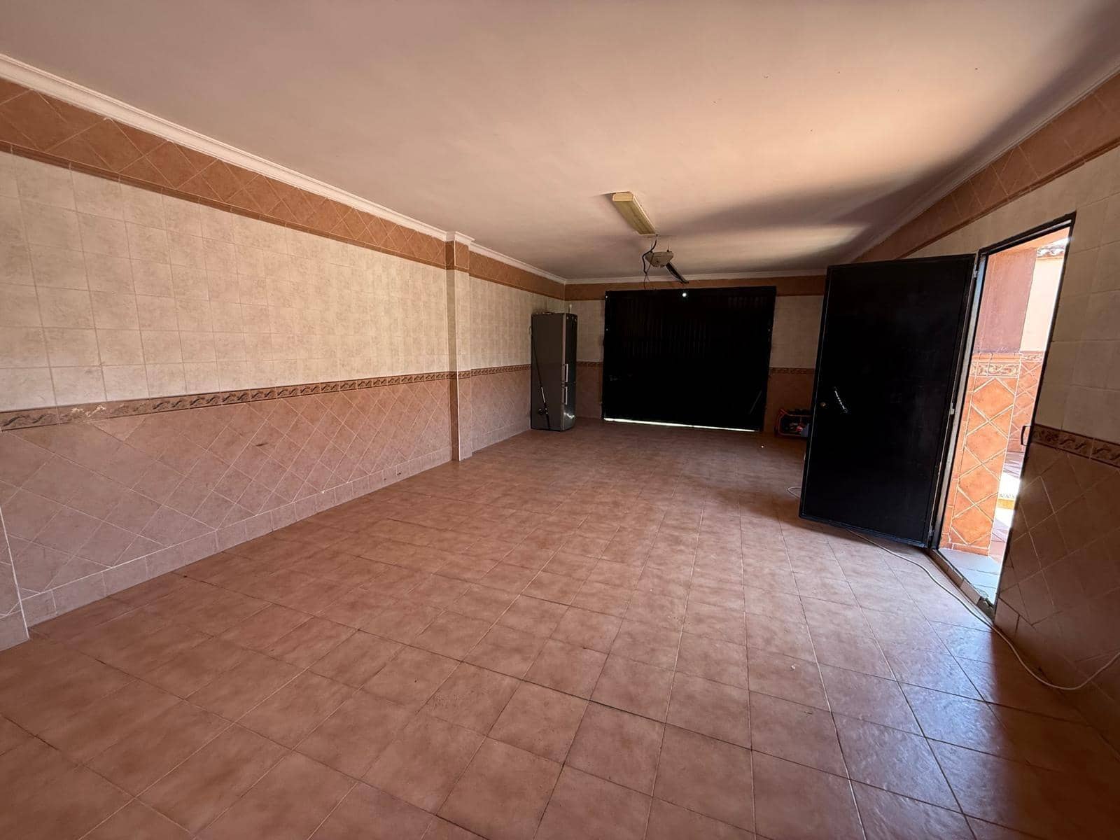 3 slaapkamer Villa te koop in La Linea de la Concepcion met zwembad garage - € 565.000 (Ref: 9939971)