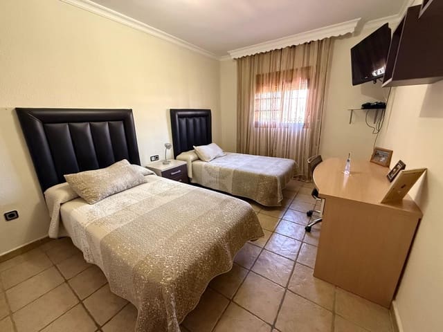 3 sovrum Villa till salu i La Línea de la Concepción med pool garage - 565 000 € (Ref: 9939971)