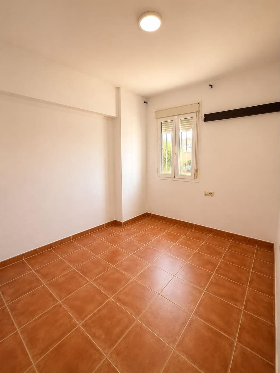 3 Zimmer Haus zu verkaufen in Algeciras mit Pool - 292.000 € (Ref: 9942526)