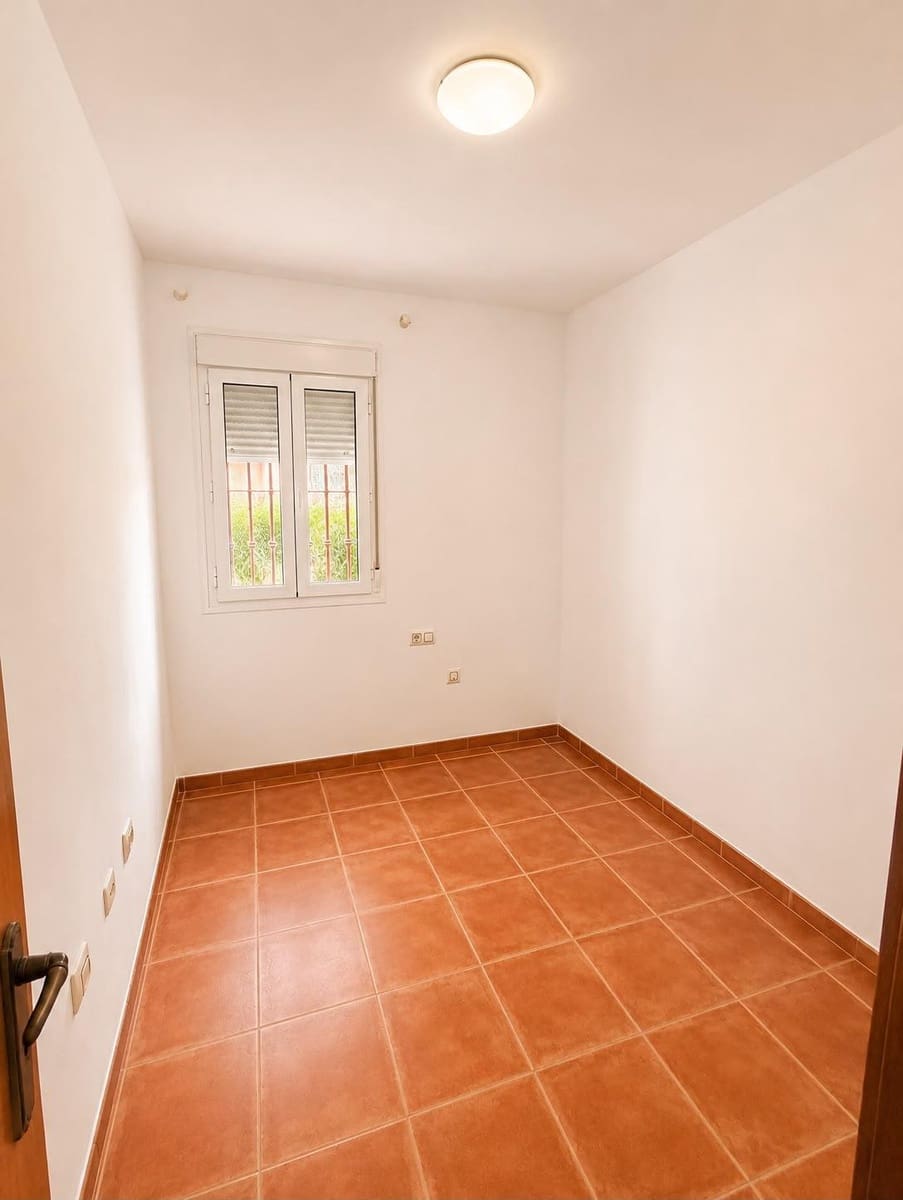 3 Zimmer Haus zu verkaufen in Algeciras mit Pool - 292.000 € (Ref: 9942526)