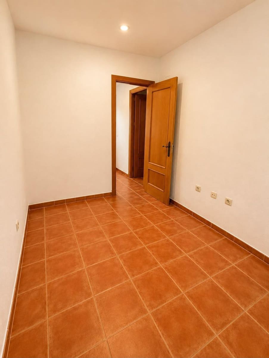 3 Zimmer Haus zu verkaufen in Algeciras mit Pool - 292.000 € (Ref: 9942526)