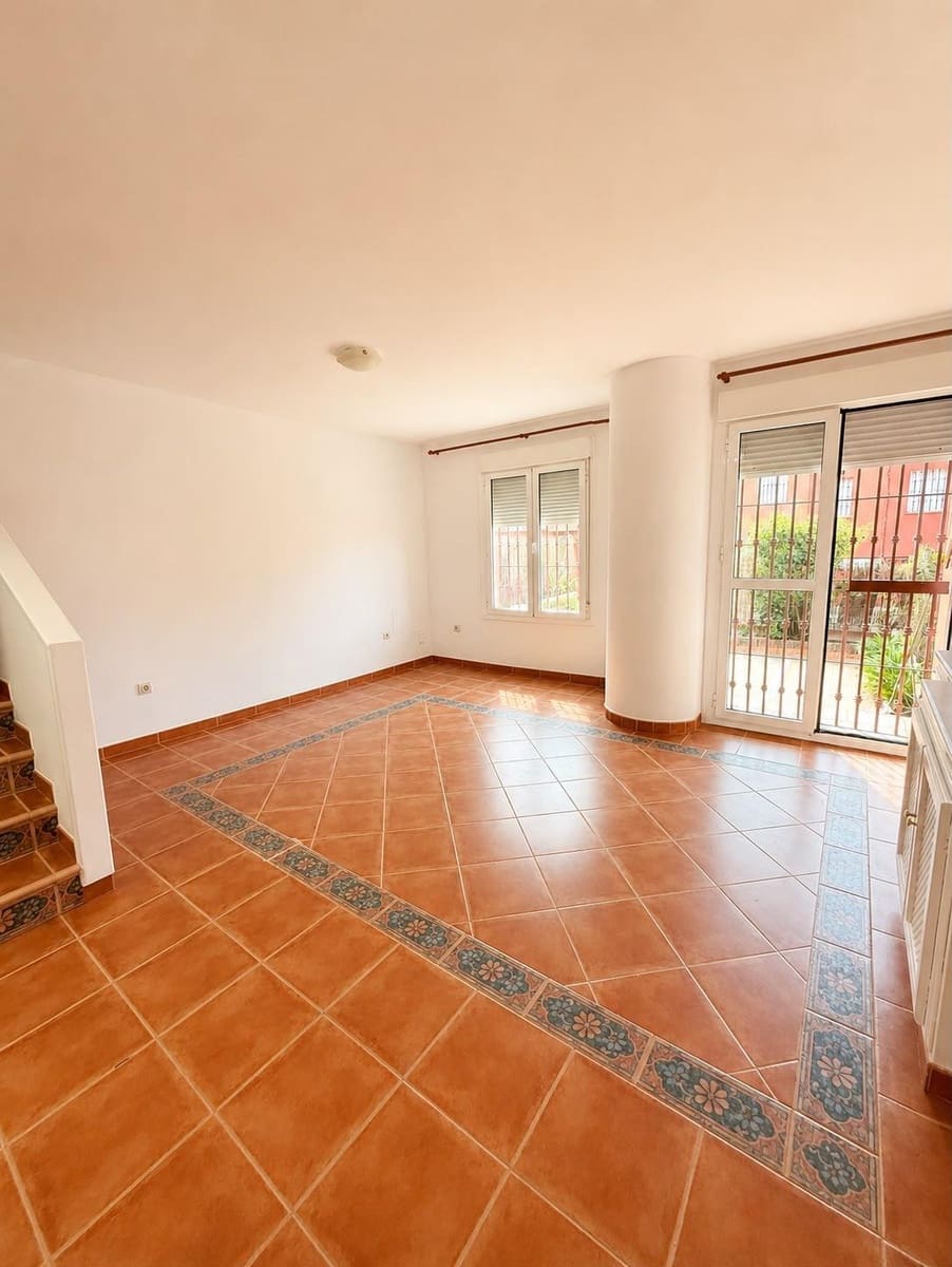 3 Zimmer Haus zu verkaufen in Algeciras mit Pool - 292.000 € (Ref: 9942526)