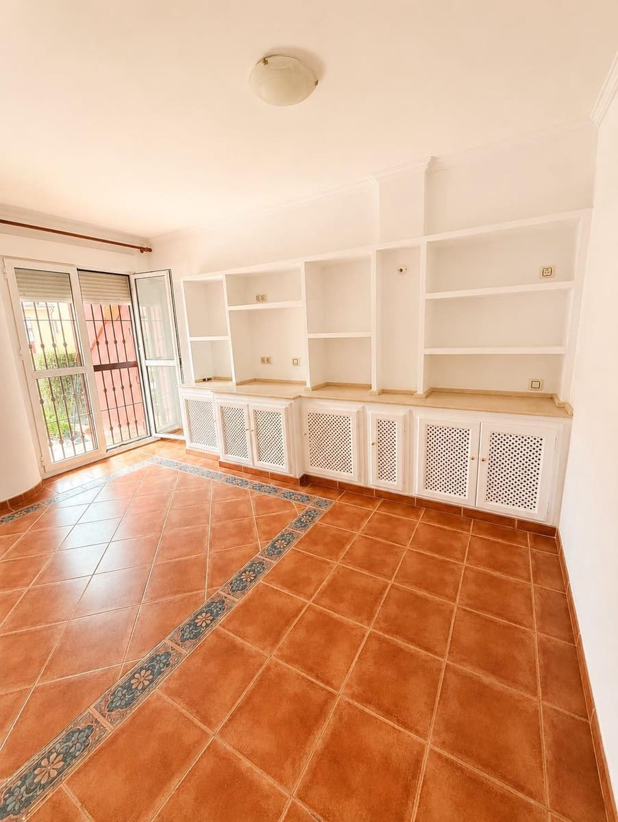 3 Zimmer Haus zu verkaufen in Algeciras mit Pool - 292.000 € (Ref: 9942526)