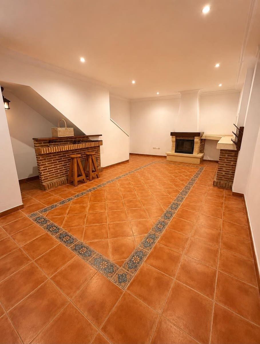 3 Zimmer Haus zu verkaufen in Algeciras mit Pool - 292.000 € (Ref: 9942526)