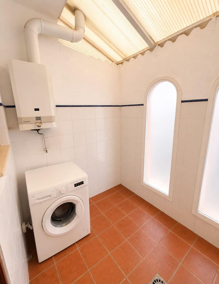 3 Zimmer Haus zu verkaufen in Algeciras mit Pool - 292.000 € (Ref: 9942526)