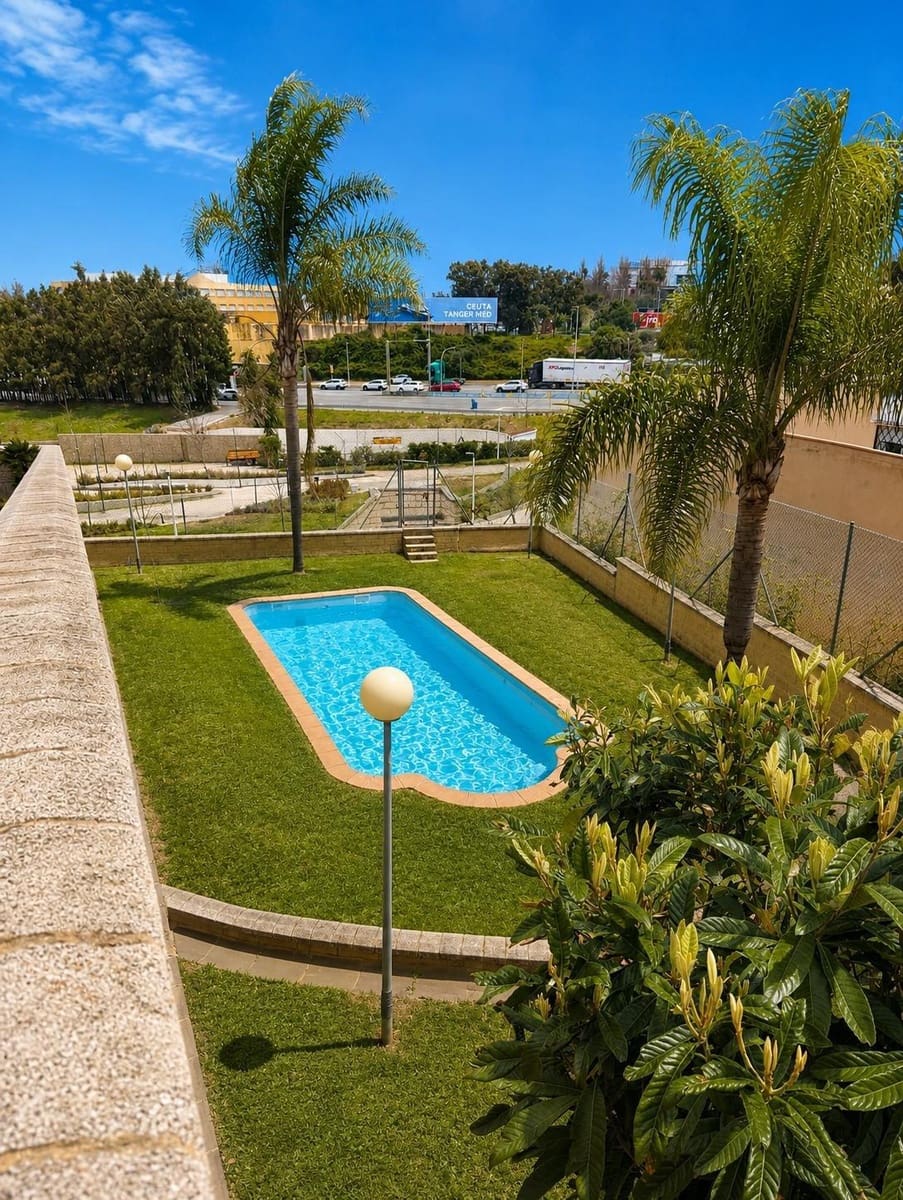 3 Zimmer Haus zu verkaufen in Algeciras mit Pool - 292.000 € (Ref: 9942526)