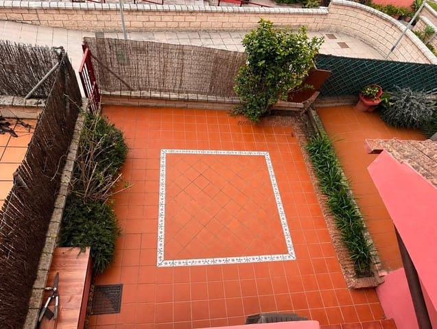 3 Zimmer Haus zu verkaufen in Algeciras mit Pool - 292.000 € (Ref: 9942526)