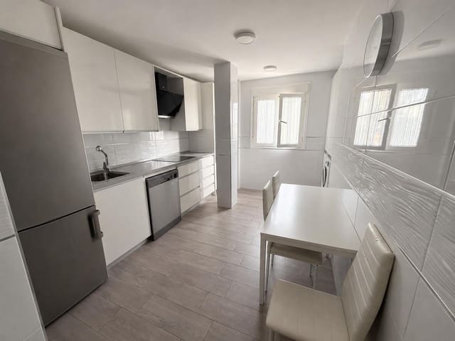 3 makuuhuone Asunto myytävänä paikassa La Línea de la Concepción - 141 000 € (Ref: 9966664)
