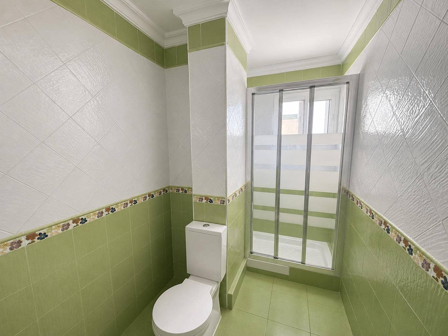 3 makuuhuone Asunto myytävänä paikassa La Linea de la Concepcion - 141 000 € (Ref: 9966664)