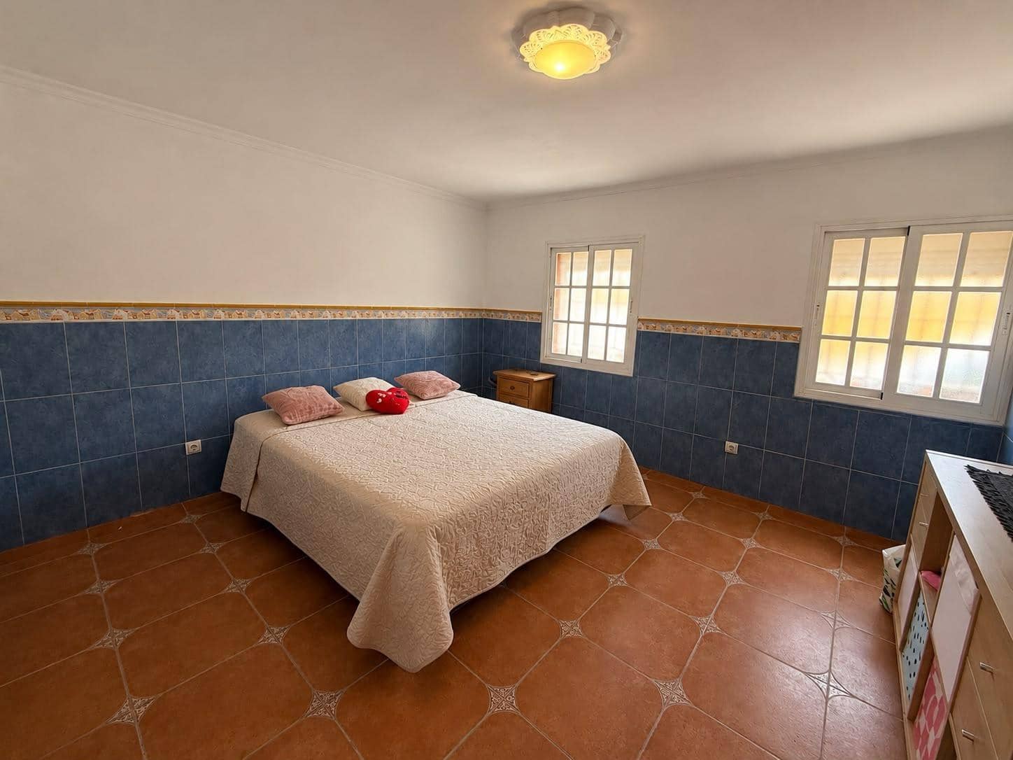 2 soveværelse Lejlighed til salg i La Linea de la Concepcion - € 142.000 (Ref: 9966666)