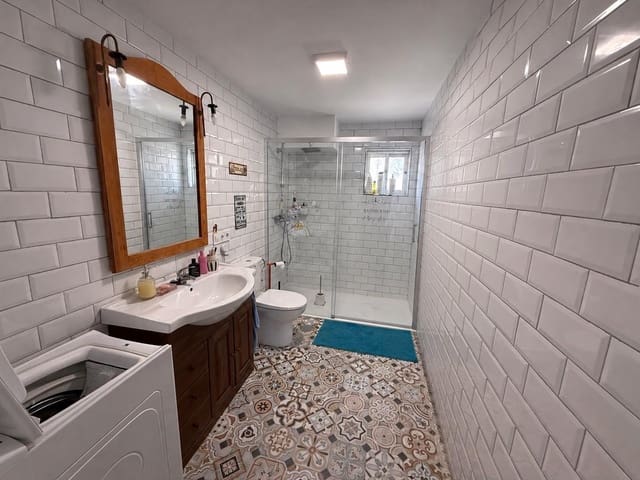 2 bedroom Apartment for sale in La Línea de la Concepción - € 142,000 (Ref: 9966666)