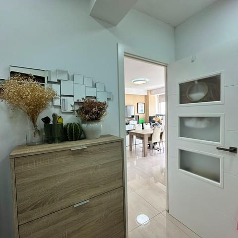 2 Zimmer Wohnung zu verkaufen in La Línea de la Concepción - 180.000 € (Ref: 9997130)