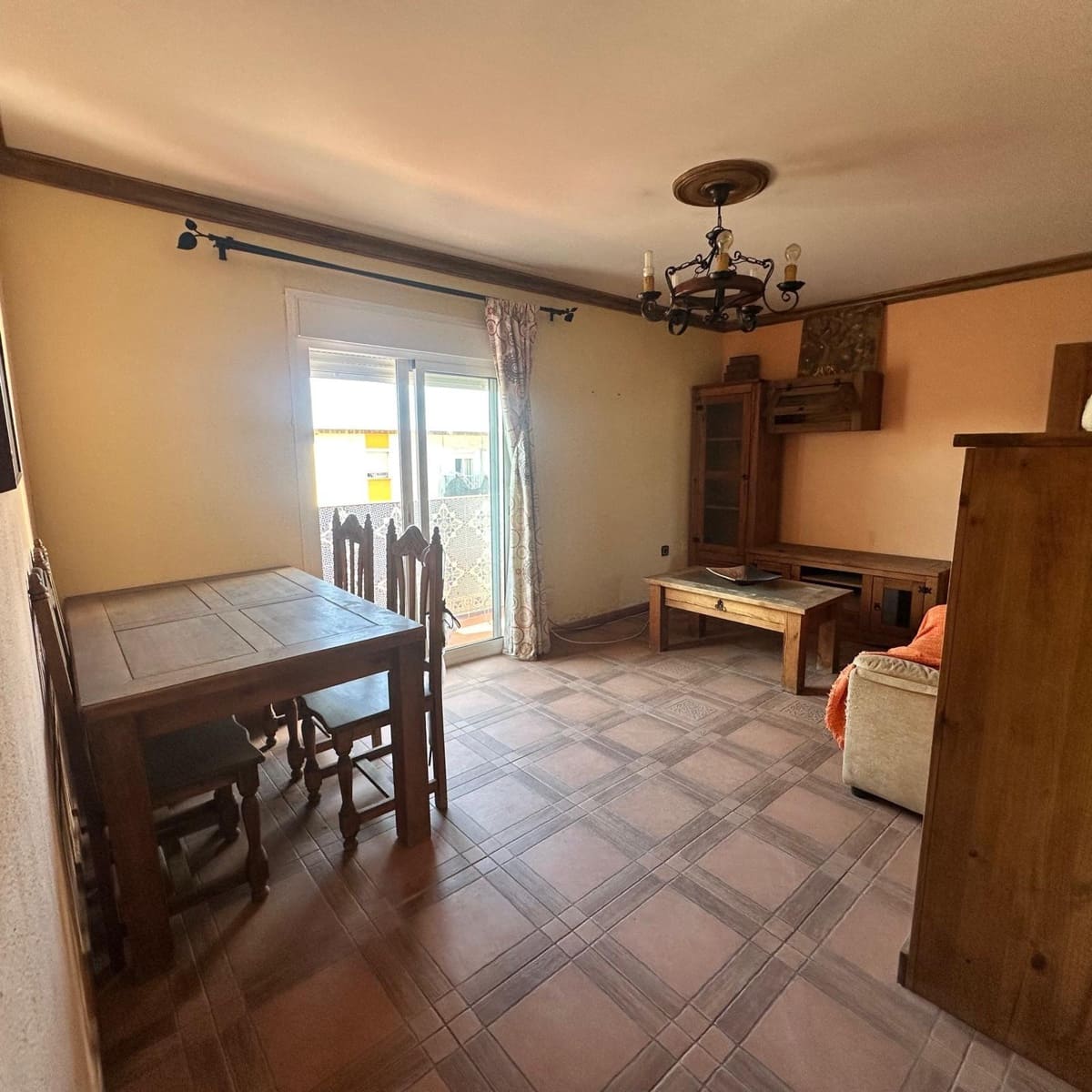 3 bedroom Flat for sale in La Linea de la Concepcion - € 138,000 (Ref: 9998812)