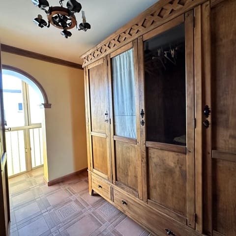 3 bedroom Flat for sale in La Línea de la Concepción - € 138,000 (Ref: 9998812)
