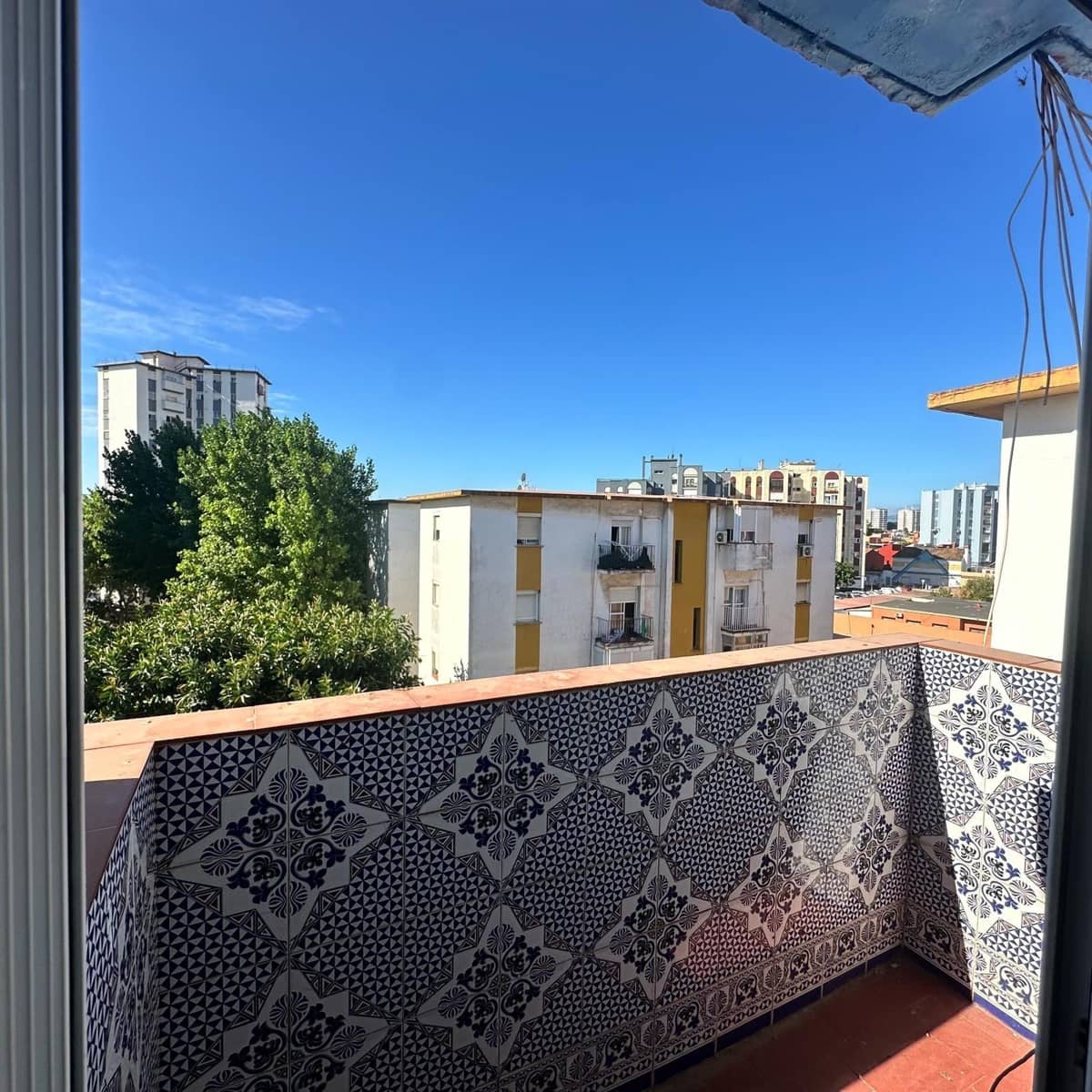 3 bedroom Flat for sale in La Linea de la Concepcion - € 138,000 (Ref: 9998812)