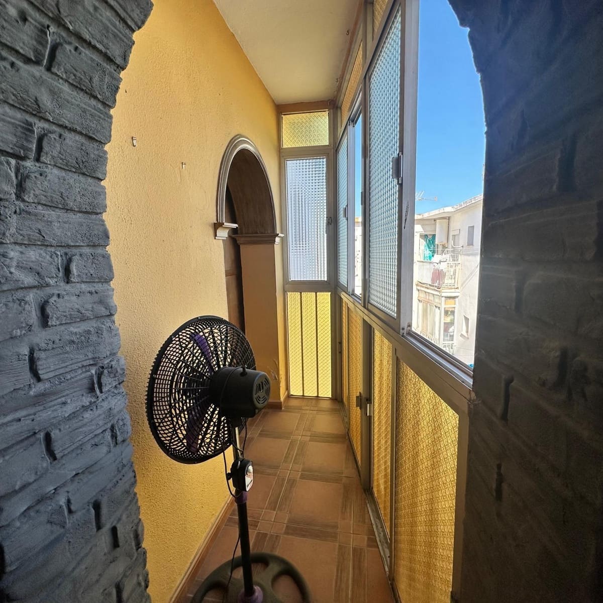 3 bedroom Flat for sale in La Linea de la Concepcion - € 138,000 (Ref: 9998812)