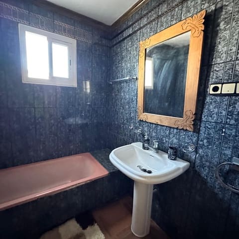 3 bedroom Flat for sale in La Línea de la Concepción - € 138,000 (Ref: 9998812)