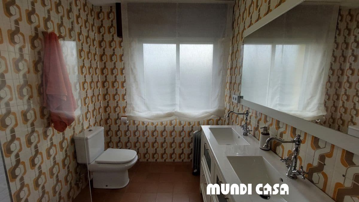 4 bedroom Flat for sale in Rianxo - € 120,000 (Ref: 10020300)