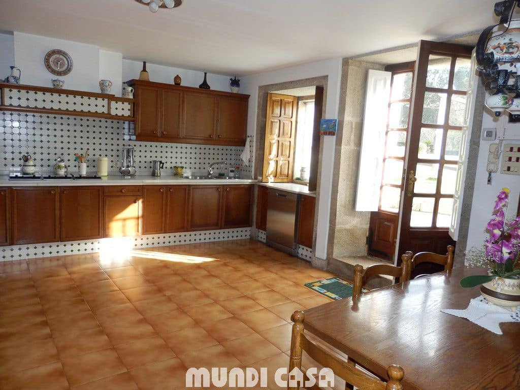 6 bedroom Flat for sale in Padron with garage - € 600,000 (Ref: 6216698)