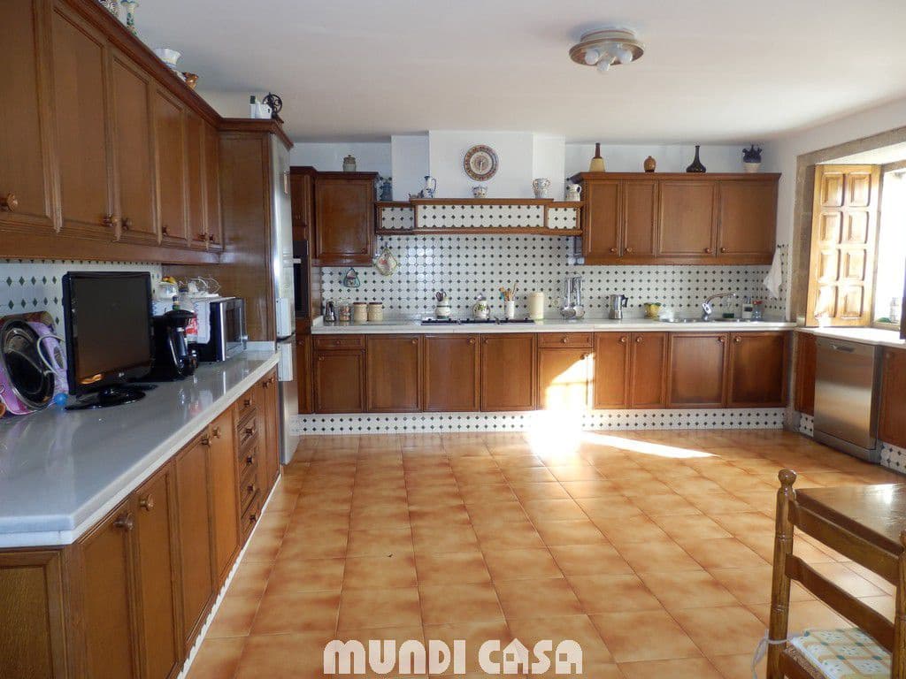 6 bedroom Flat for sale in Padron with garage - € 600,000 (Ref: 6216698)