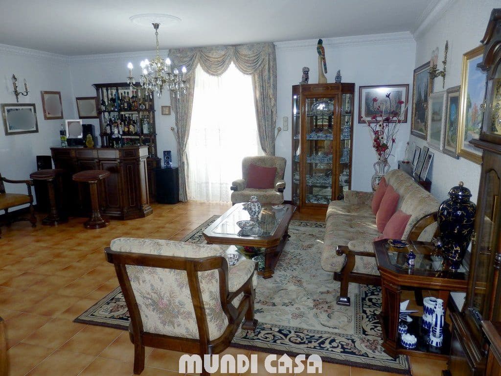 6 bedroom Flat for sale in Padron with garage - € 600,000 (Ref: 6216698)