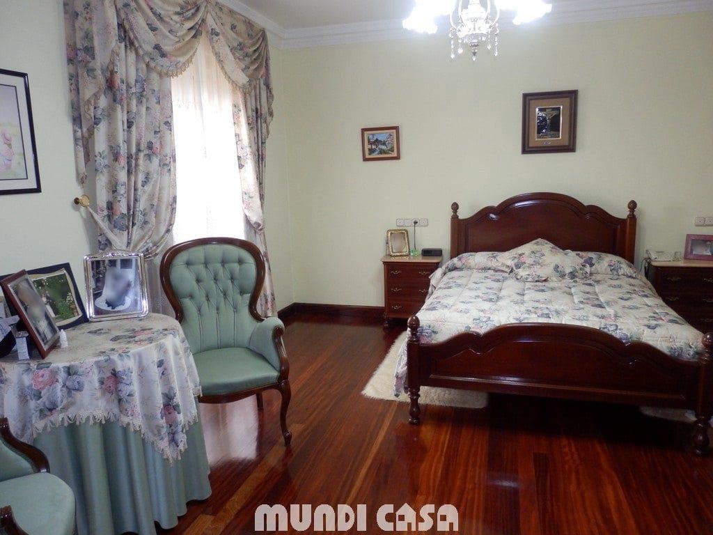 6 bedroom Flat for sale in Padron with garage - € 600,000 (Ref: 6216698)