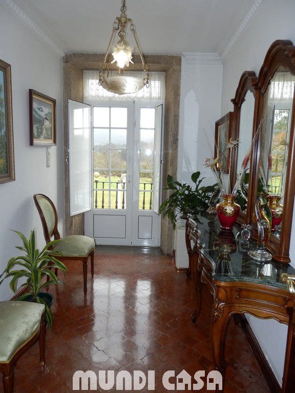 6 bedroom Flat for sale in Padron with garage - € 600,000 (Ref: 6216698)