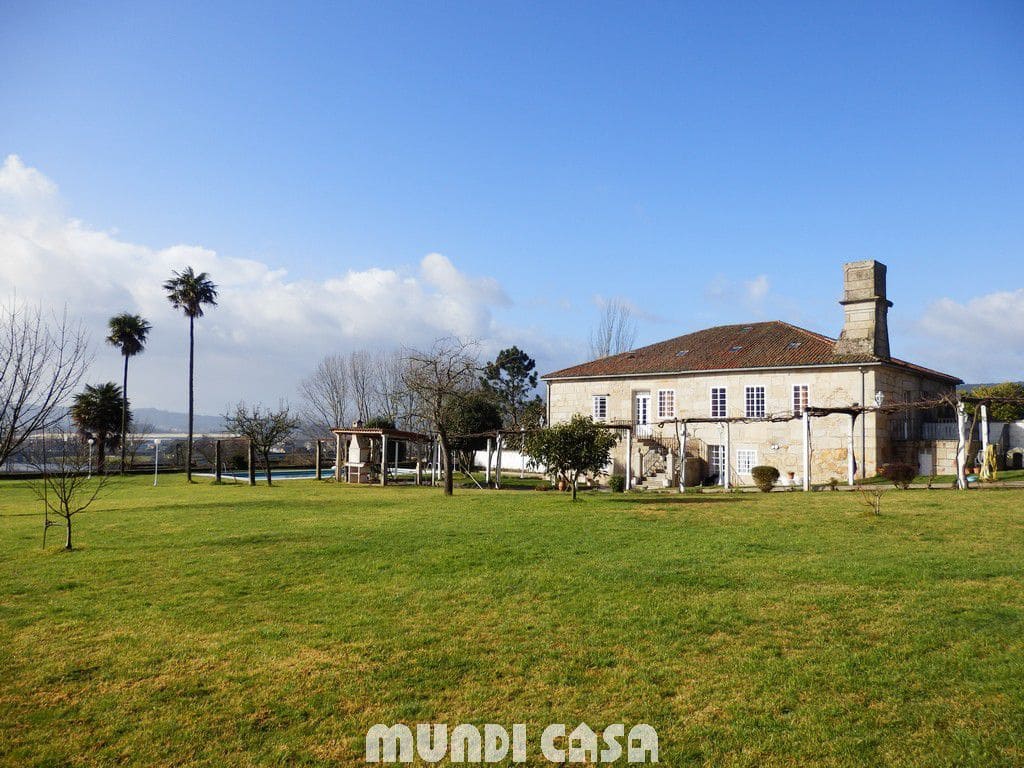 6 bedroom Flat for sale in Padron with garage - € 600,000 (Ref: 6216698)