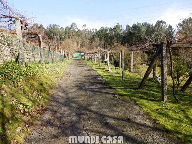 6 bedroom Flat for sale in Padrón with garage - € 600,000 (Ref: 6216698)