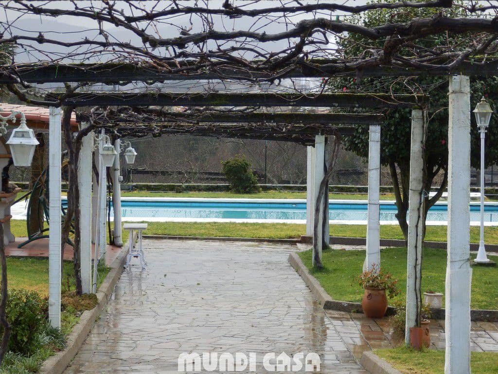 6 bedroom Flat for sale in Padron with garage - € 600,000 (Ref: 6216698)