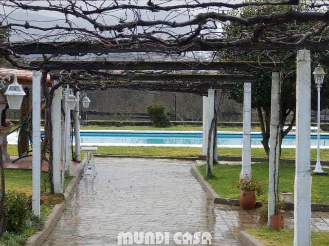 6 bedroom Flat for sale in Padrón with garage - € 600,000 (Ref: 6216698)