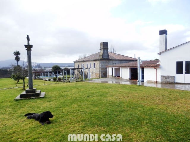 6 bedroom Flat for sale in Padrón with garage - € 600,000 (Ref: 6216698)