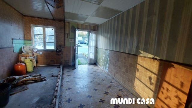 Byhus til salg i Boiro - € 80.000 (Ref: 8039129)