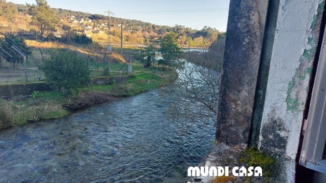 Byhus til salg i Boiro - € 80.000 (Ref: 8039129)