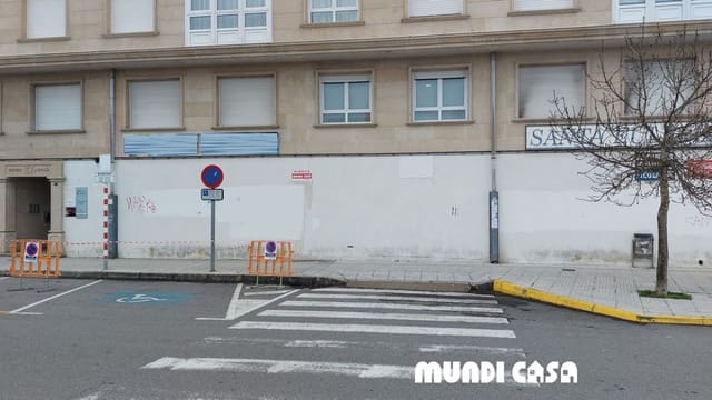 Commercial for sale in Boiro - € 450,000 (Ref: 8599198)