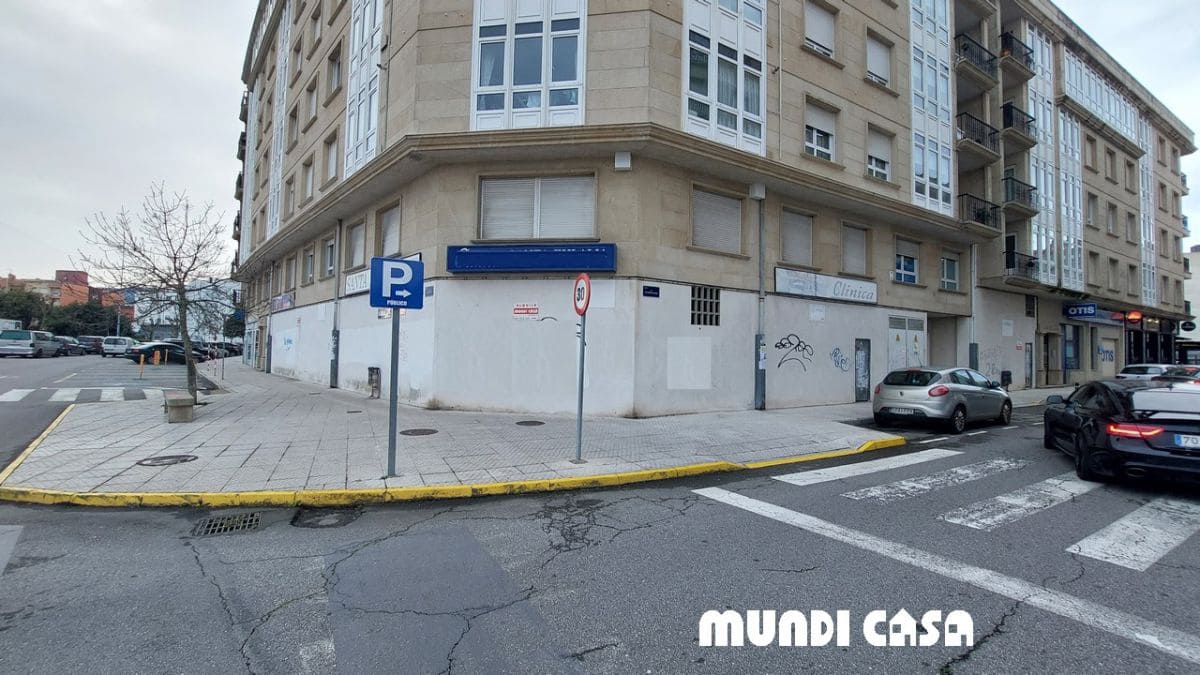 Commercial for sale in Boiro - € 450,000 (Ref: 8599198)