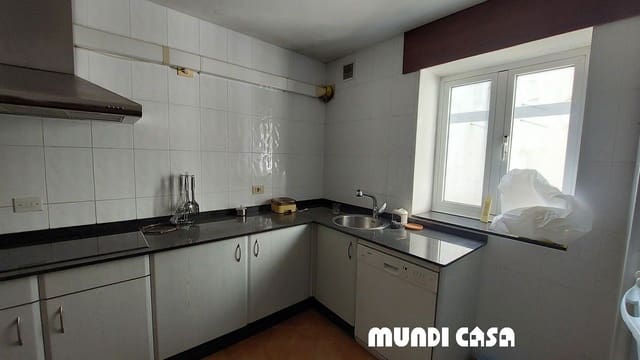 7 bedroom Townhouse for sale in Boiro with garage - € 490,000 (Ref: 8670206)