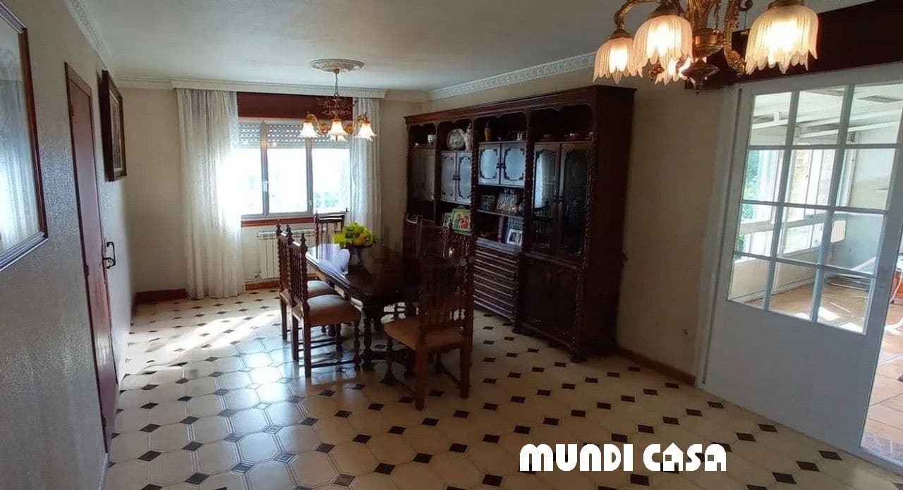 4 soveværelse Byhus til salg i Boiro med garage - € 245.000 (Ref: 8812132)