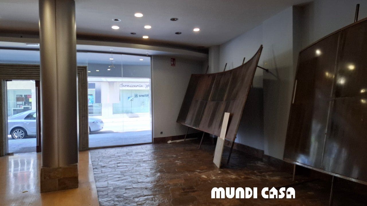 1 bedroom Commercial for rent in Boiro - € 800 (Ref: 8920068)