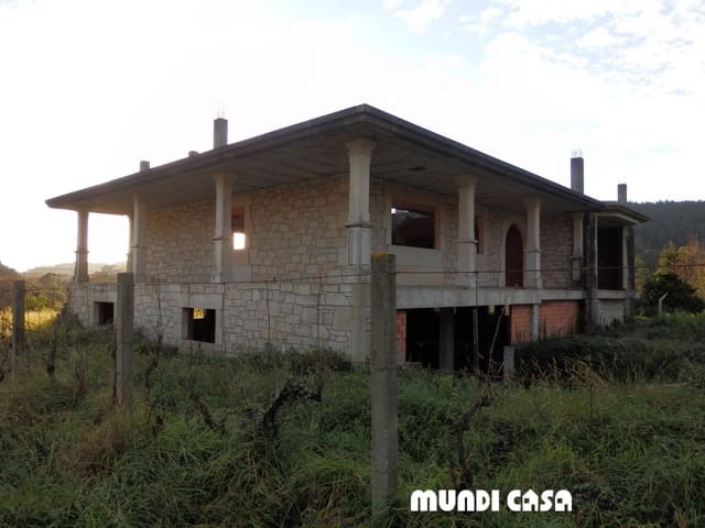 6 bedroom Townhouse for sale in Boiro with garage - € 190,000 (Ref: 8947212)