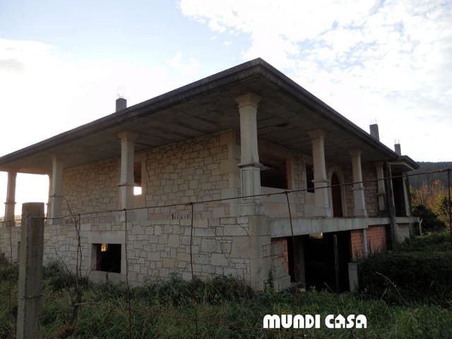 6 bedroom Townhouse for sale in Boiro with garage - € 190,000 (Ref: 8947212)